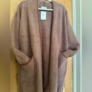 Gingham super soft sweater/cardigan• Size:small